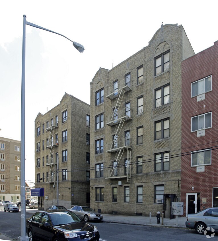 Building Photo - 3025 Middletown Ave