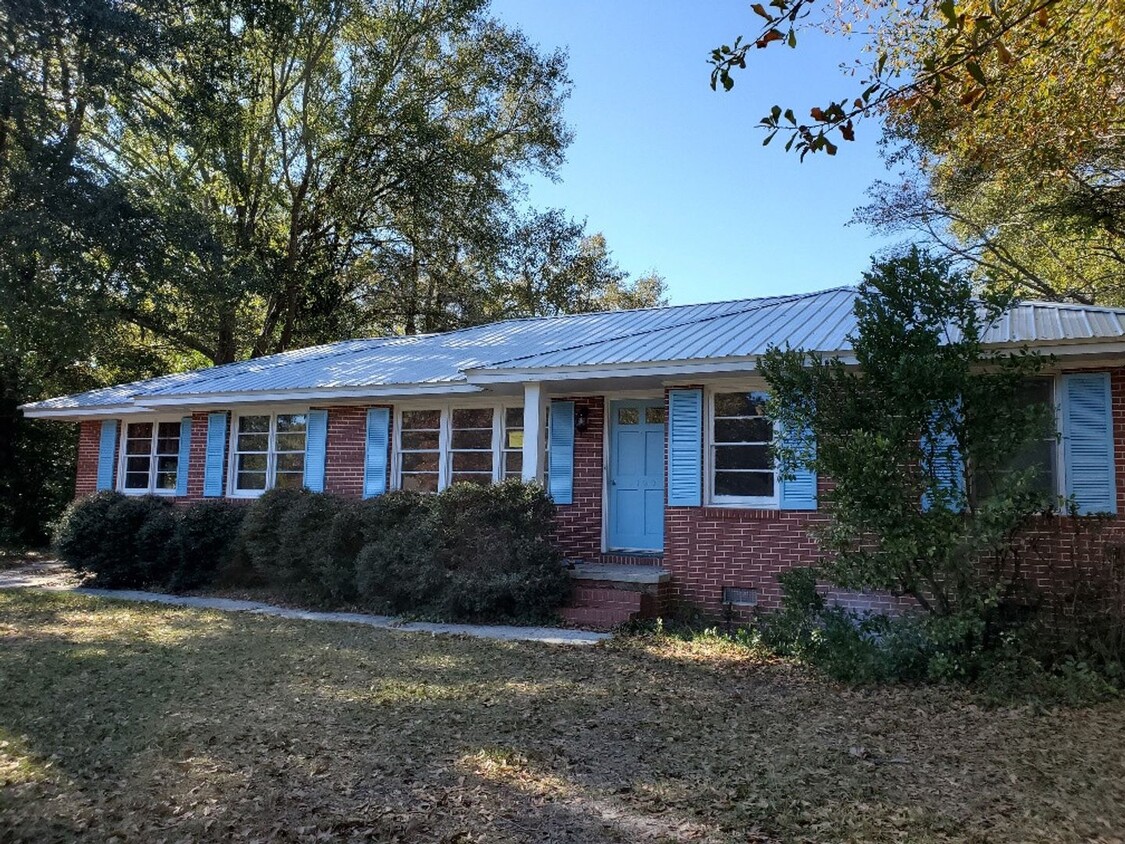Primary Photo - 1120 Edgewood Dr