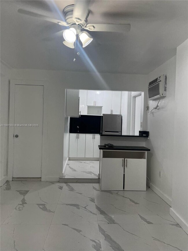 Foto del edificio - 9920 SW 32nd St