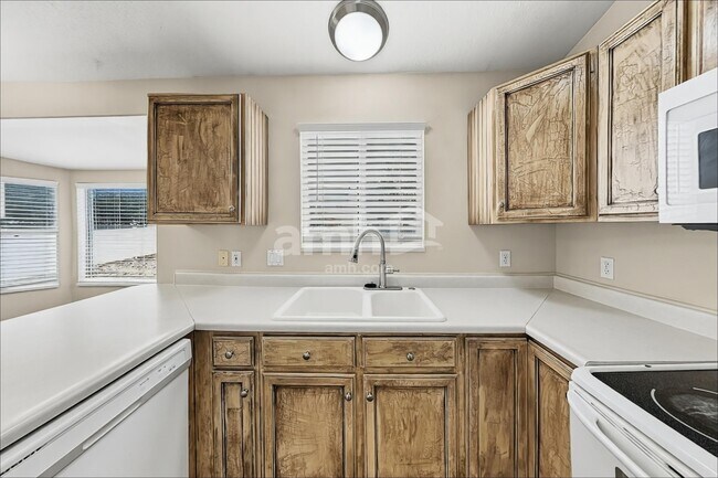 Building Photo - 4154 Westlake Dr