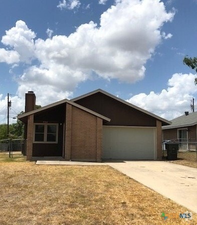 Building Photo - 2214 Carousel Dr