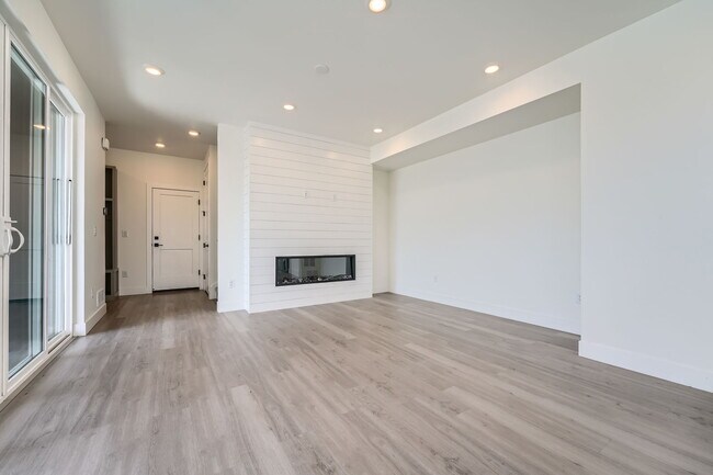 Building Photo - 1223 S Algonquian St