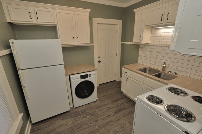Building Photo - 621 Kiowa St