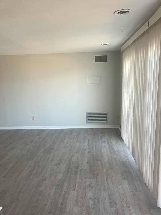 Building Photo - Cranberry Court