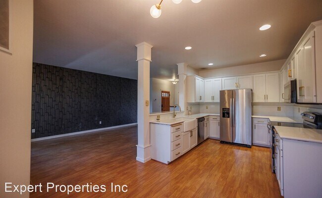 Building Photo - 2 br, 2.5 bath House - 3585 South Villiage Dr