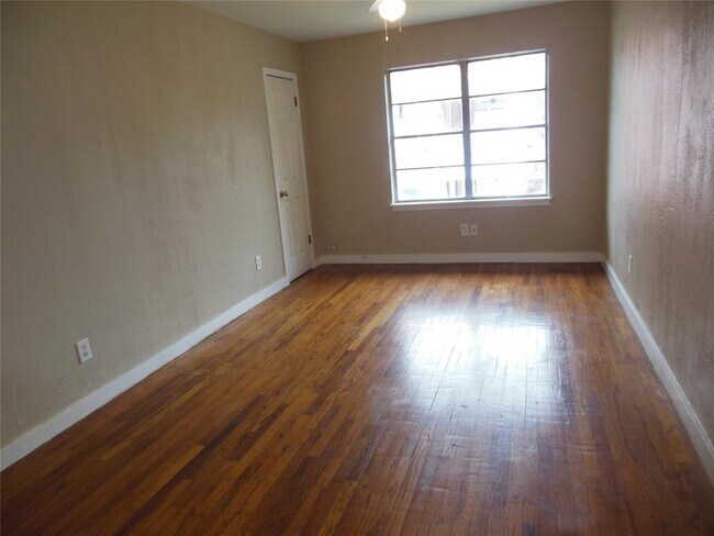 Foto del edificio - 2417 Rosedale St