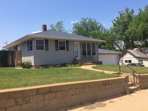 Building Photo - 735 3rd Ave W