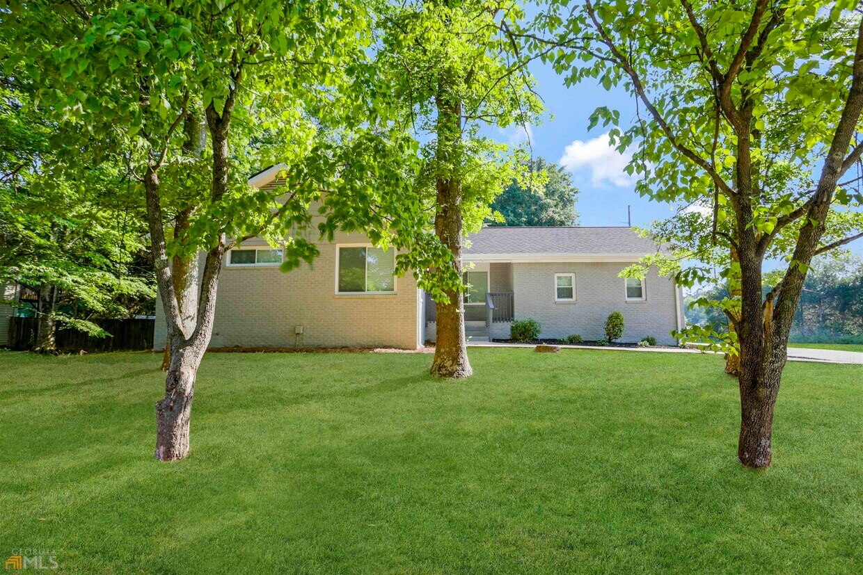 Foto principal - 5215 Hiram Lithia Springs Rd SW