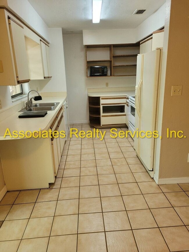 Building Photo - Cute Home In Deer Run, 3br /2ba!!!!!!