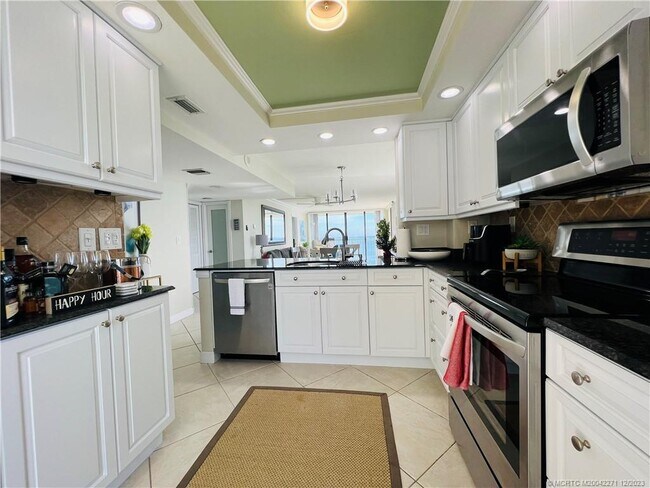Foto del edificio - 9900 S Ocean Dr