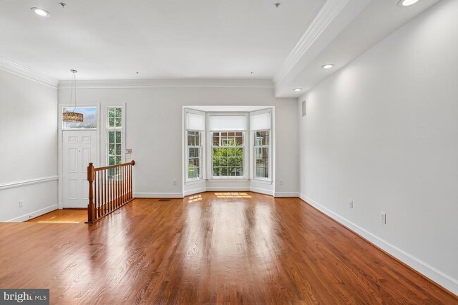 Building Photo - 417 Winding Rose Dr