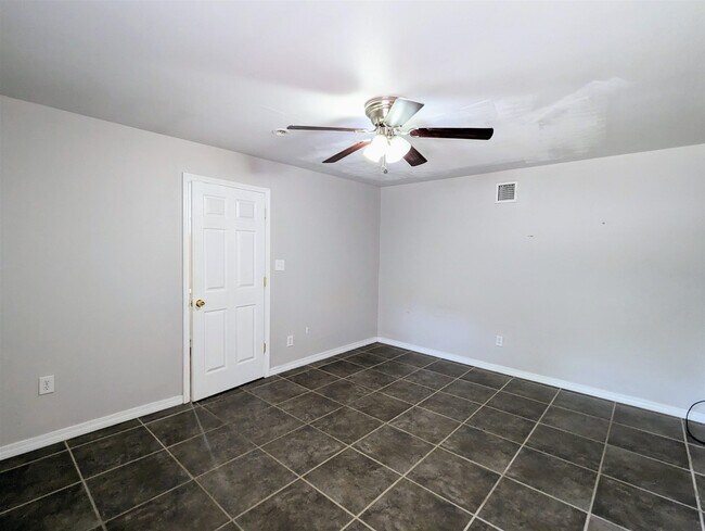 Foto del edificio - 1117 W Chase St