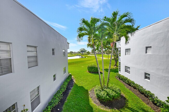 Building Photo - 956 Normandy Trail