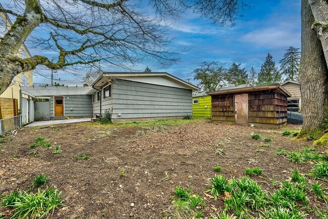 Photo - Maple Leaf Rambler House