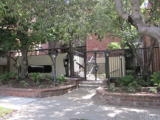 Primary Photo - 700 S Lake Ave