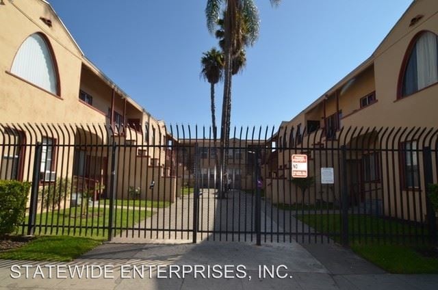 Building Photo - 822 N Marine Ave