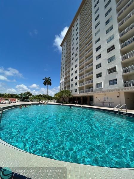 Foto principal - 400 Kings Point Dr