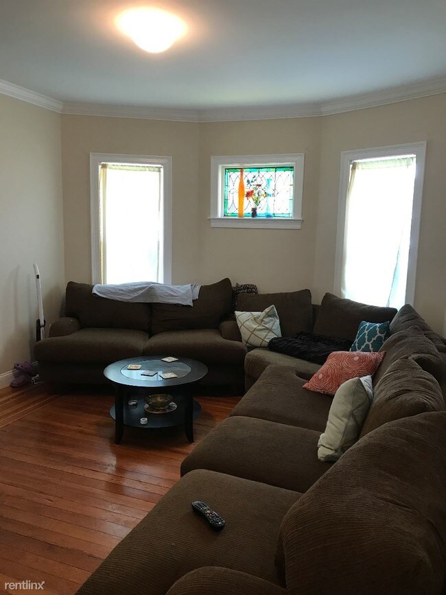 Building Photo - 33 Dix St