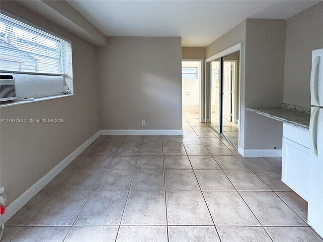 Foto del edificio - 715 NE 6th St