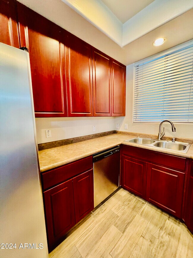 Foto del edificio - 705 W Queen Creek Rd