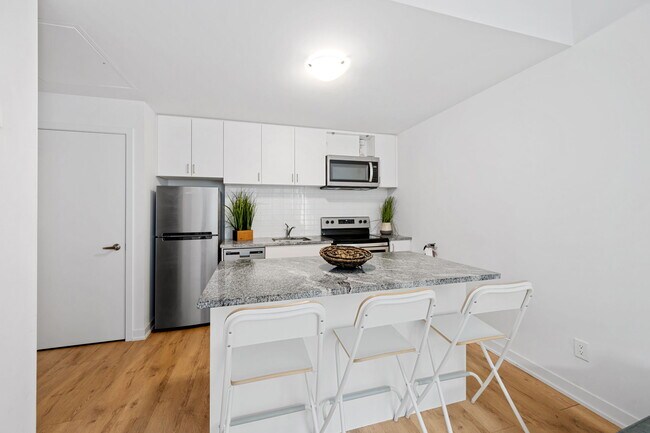 Photo du bâtiment - 1740 Simcoe St N