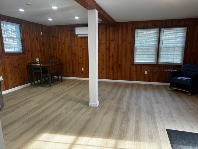 Building Photo - 352 Hotchkiss Rd