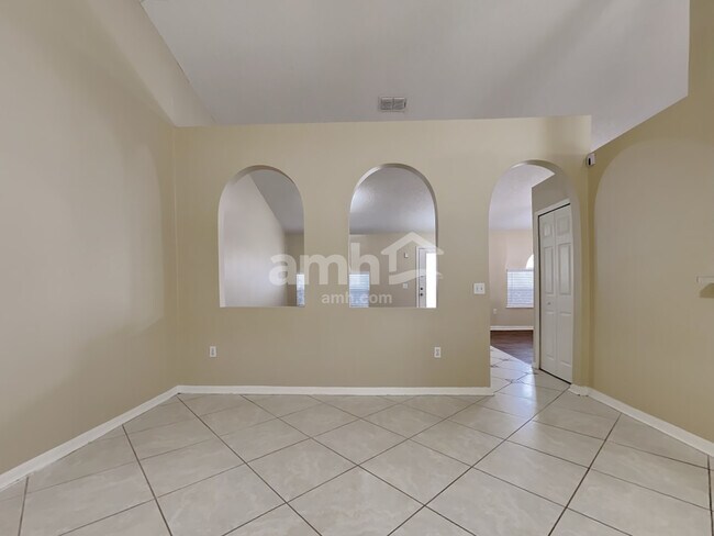 Foto del edificio - 12285 Hickory Forest Rd