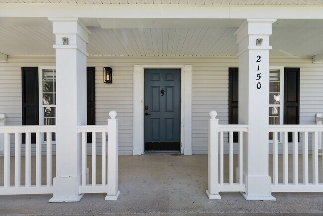 Building Photo - 2150 Blake Dr