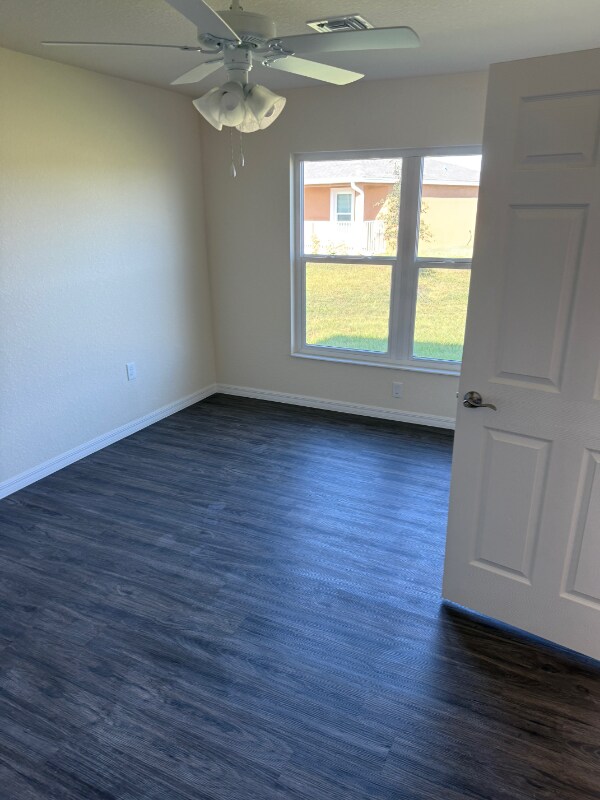 Building Photo - 1154 Capri Cir