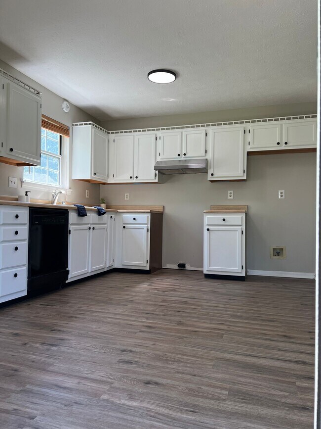 Building Photo - 9711 English Oak Dr