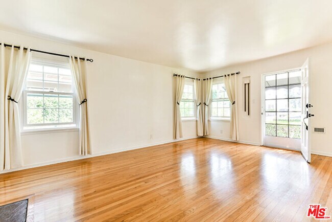 Foto del edificio - 2468 Glencoe Ave