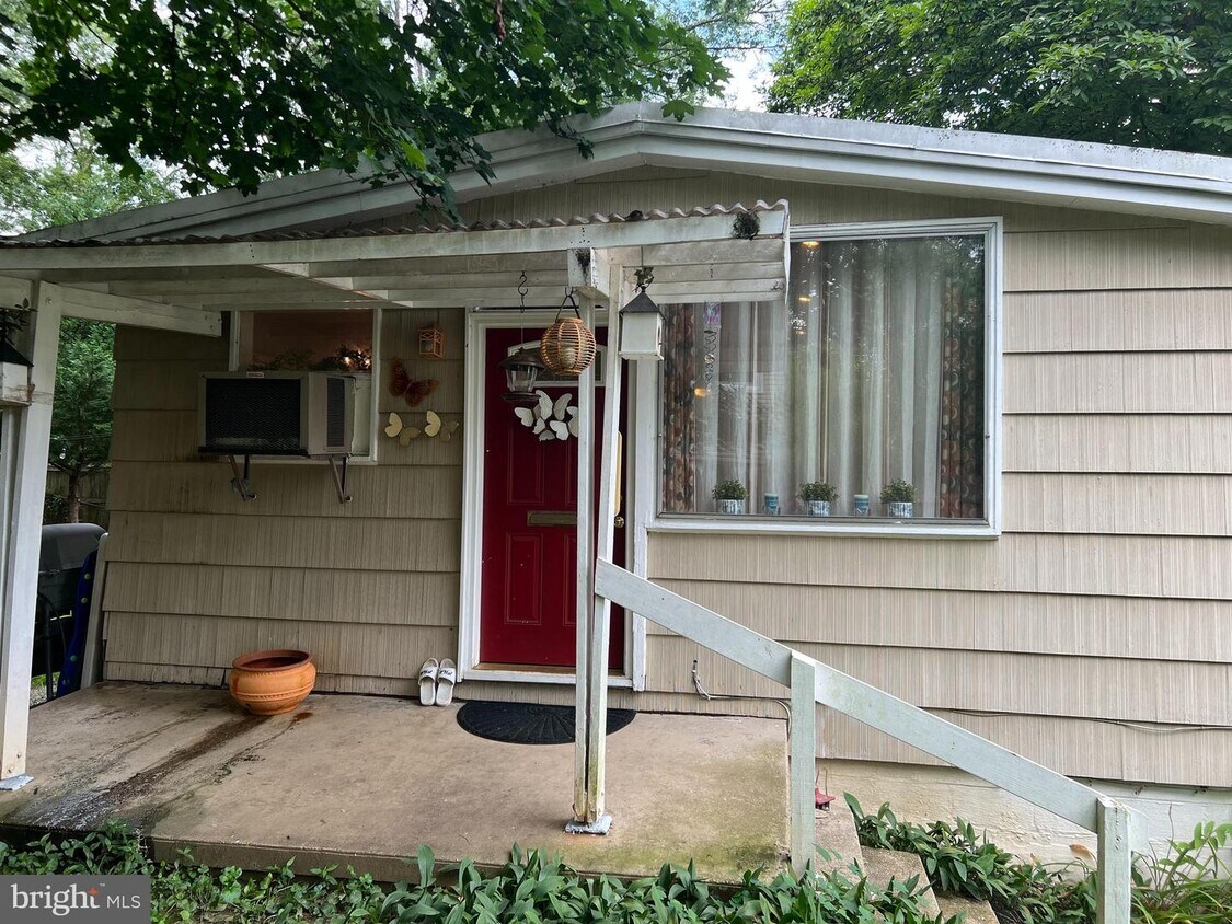 Primary Photo - 4000 Denfeld Ave