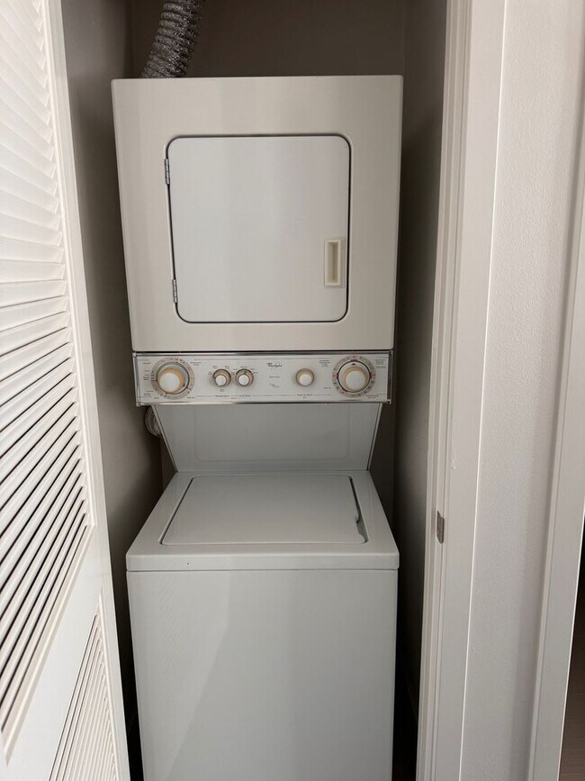 Interior Photo - 801 North
