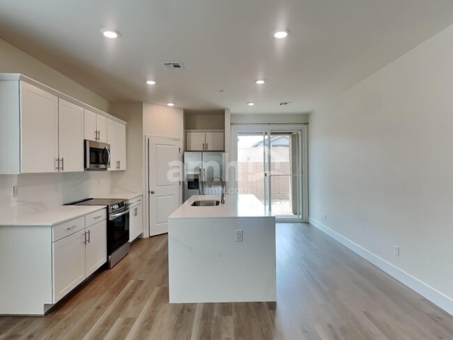 Building Photo - 509 Speckled Orchid Pl