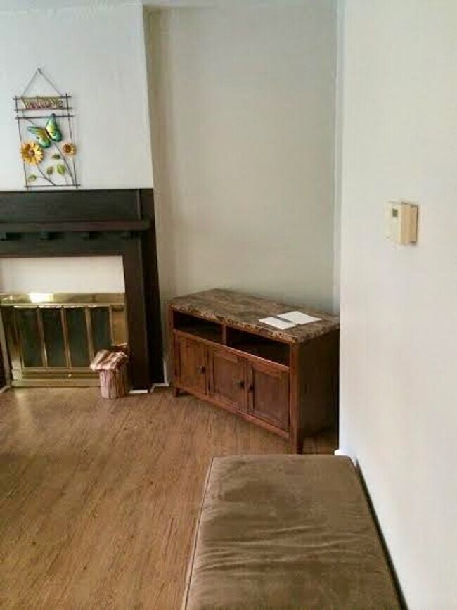 Building Photo - *** Amazing Shadyside Apartment * Walk to everything * Pet Friendly * Duplex Style Apartment * Lu...