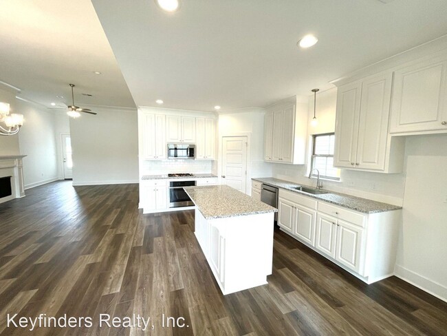 Building Photo - 4 br, 2 bath House - 12951 Great Tern Ave.