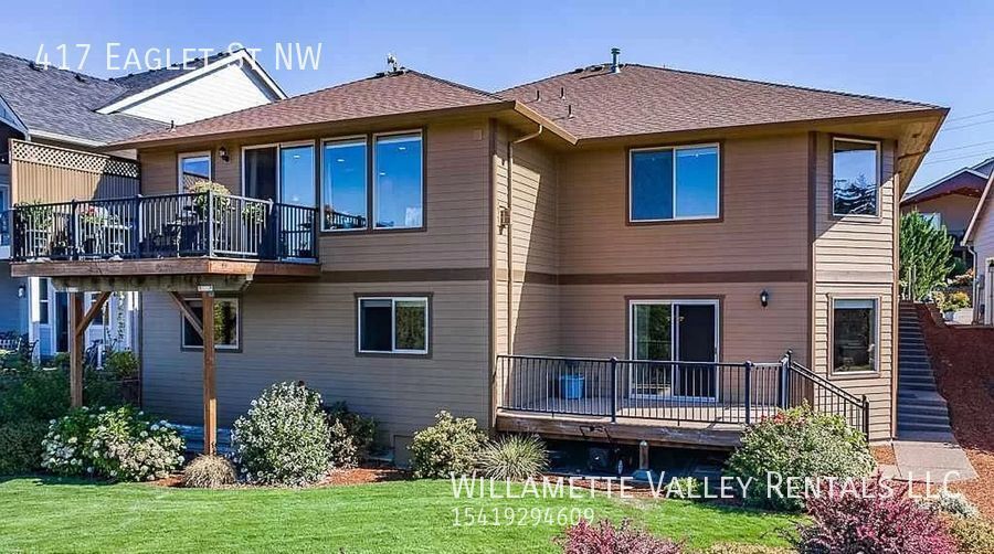 Building Photo - Beautiful upper floor rental in West Salem