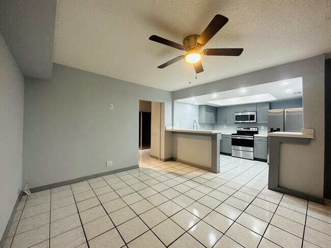 Building Photo - 8011 SW 6th Ct