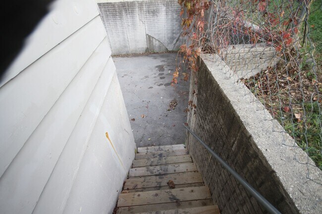 Building Photo - 501 E Porter Ave