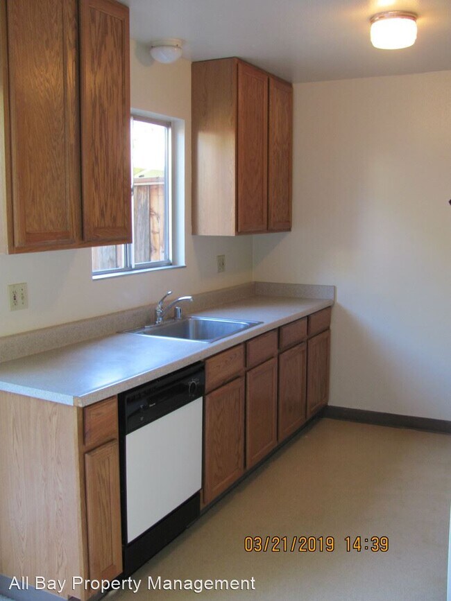 Building Photo - 2255 Fairway Dr