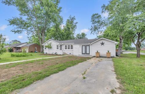 Building Photo - Charming 3 Bedroom, 2.5 Bath Home in Estil...