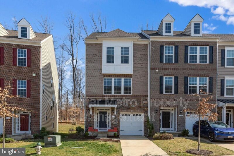 Primary Photo - 5029 Forest Pines Dr