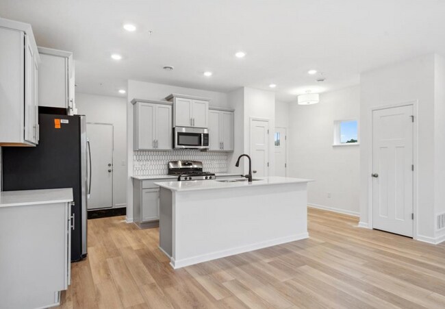 Foto del edificio - 13613 Busch Cir