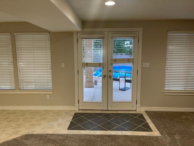 Building Photo - 163 N Stone Mountain Dr