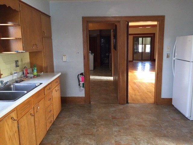 Kitchen - 429 Mankato Ave