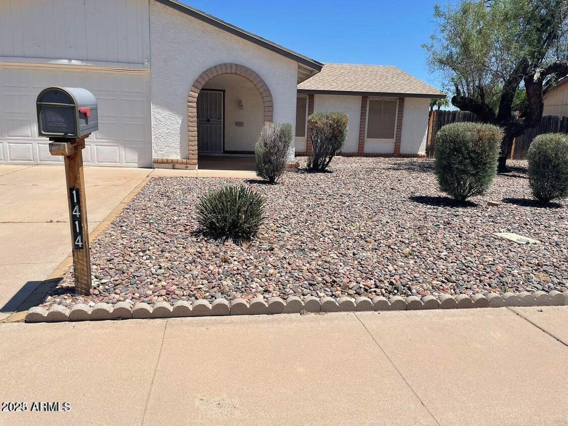 Foto principal - 1414 W Colt Rd