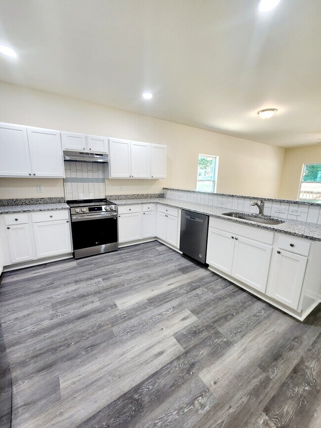 Foto del edificio - 1582 Hobbs Island Rd SE