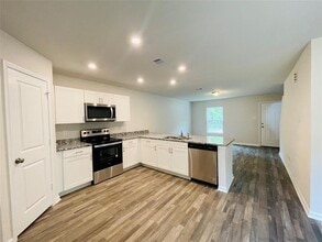 Building Photo - 203 Big Oak