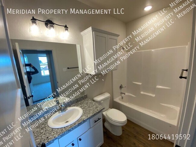 Foto del edificio - Two bedroom home for pre lease July 2024