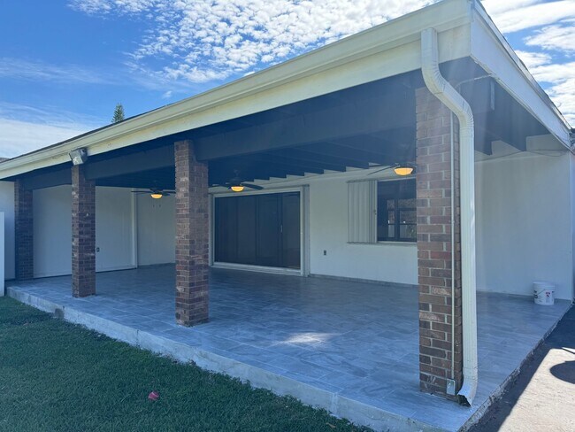 Building Photo - 7495 S Waterway Dr